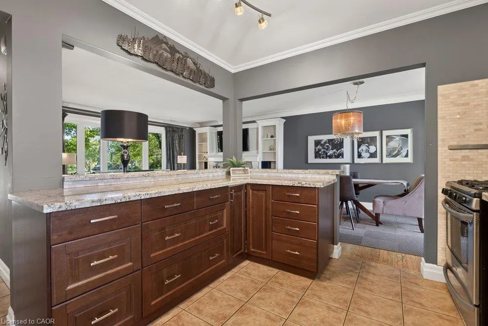 418 Fairlawn Crescent
