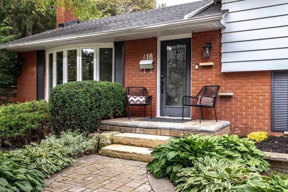 418 Fairlawn Crescent