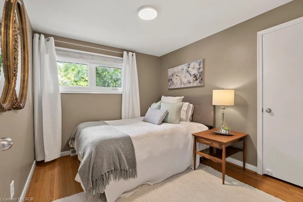 418 Fairlawn Crescent