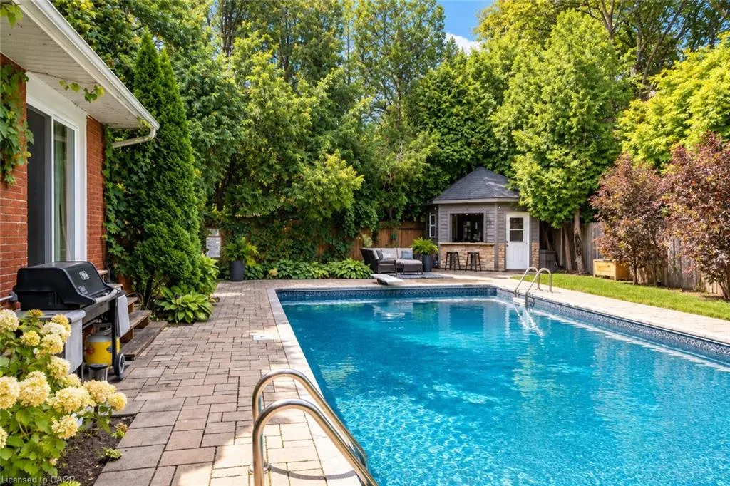 418 Fairlawn Crescent