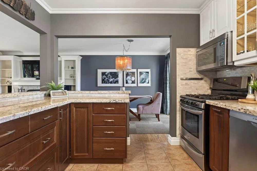 418 Fairlawn Crescent