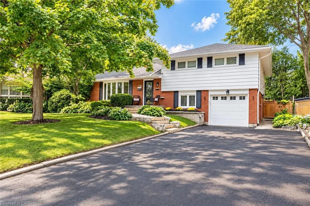 418 Fairlawn Crescent