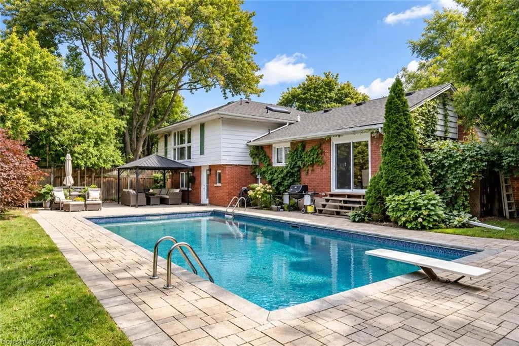 418 Fairlawn Crescent