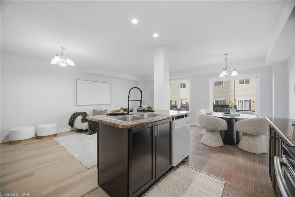 98 Bloom Crescent