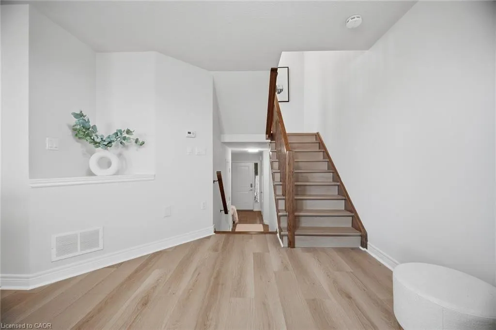 98 Bloom Crescent