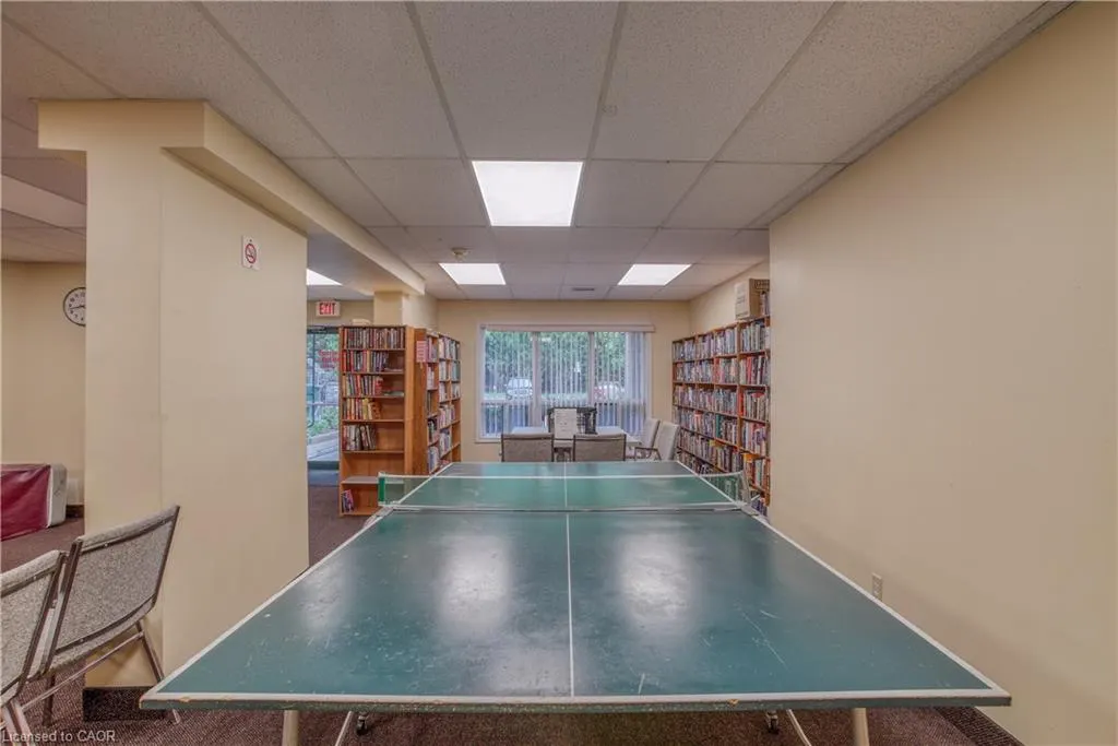 237 King Street W #402