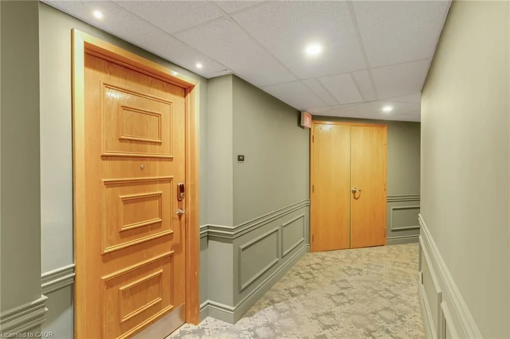 237 King Street W #402