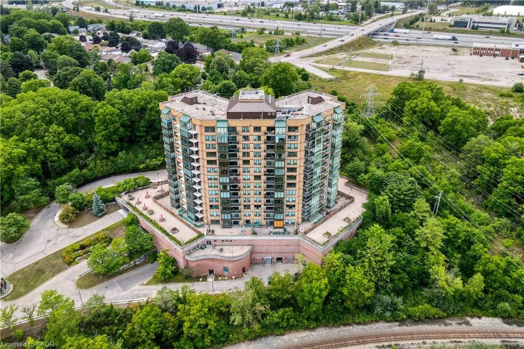 237 King Street W #402