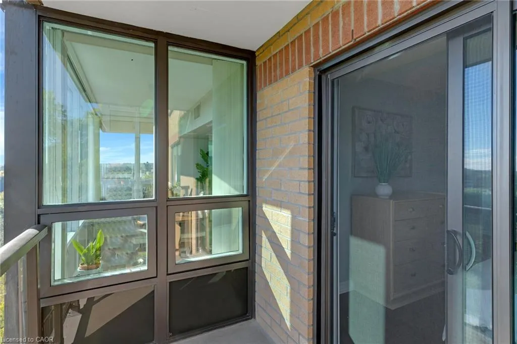 237 King Street W #402