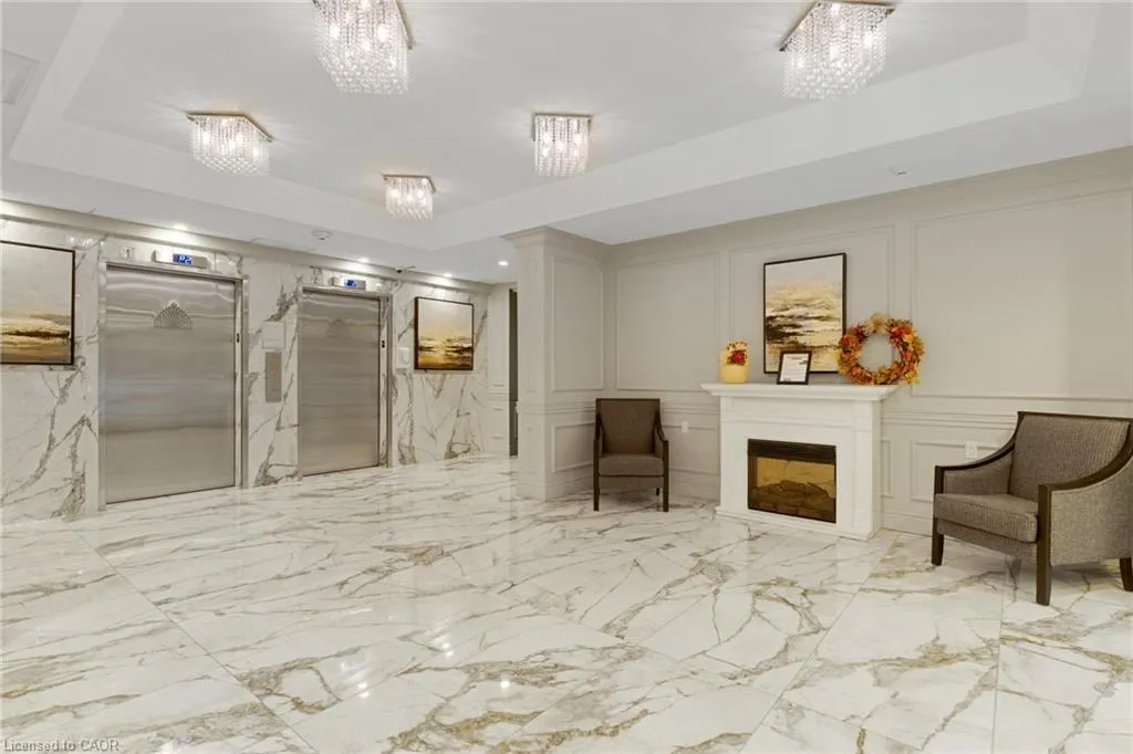 237 King Street W #402