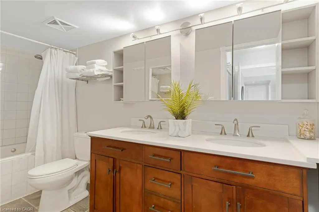 237 King Street W #402
