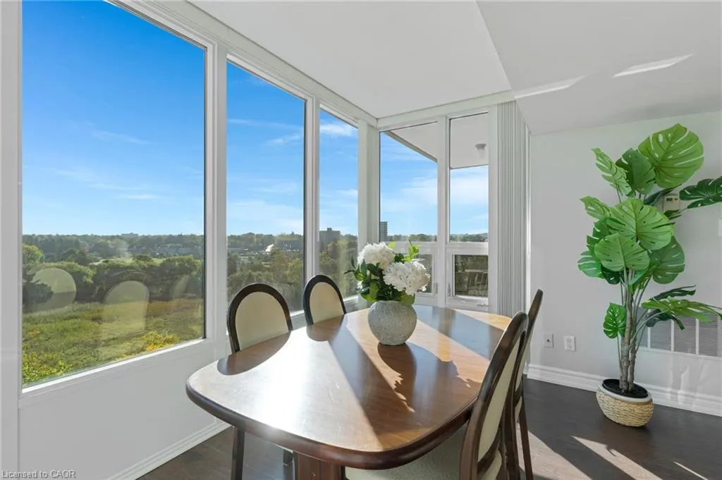 237 King Street W #402