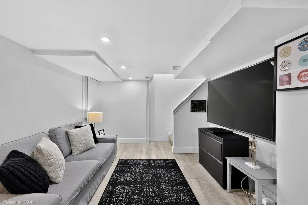 6 Harbour Drive