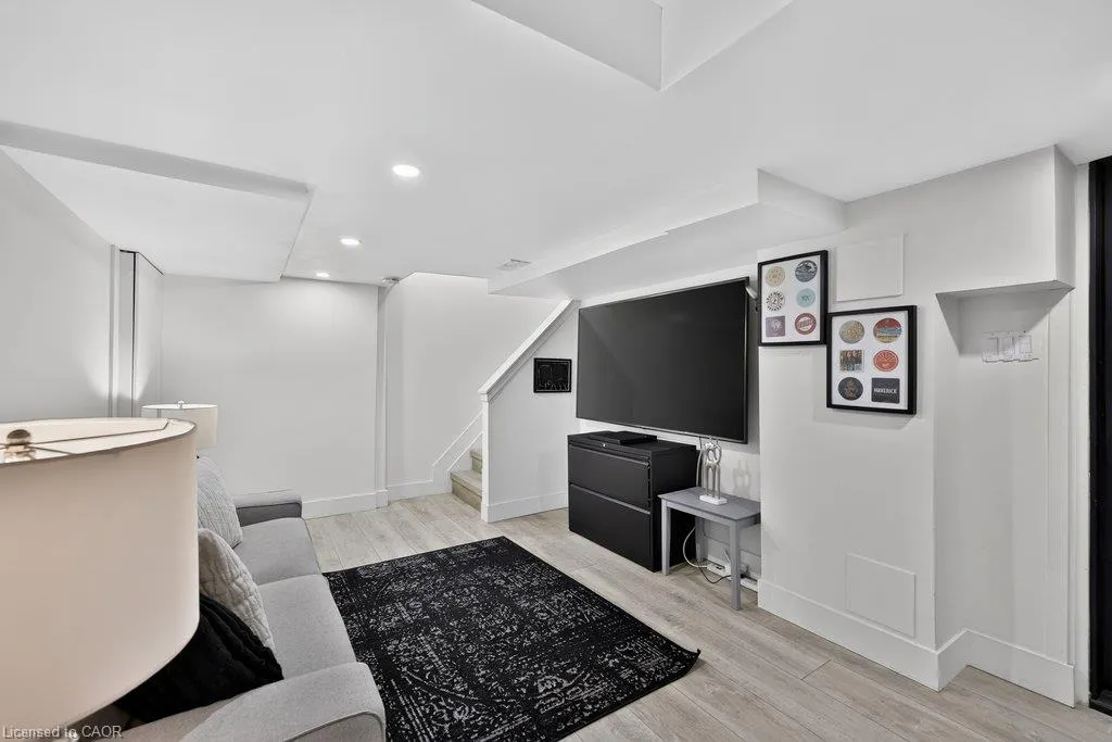 6 Harbour Drive