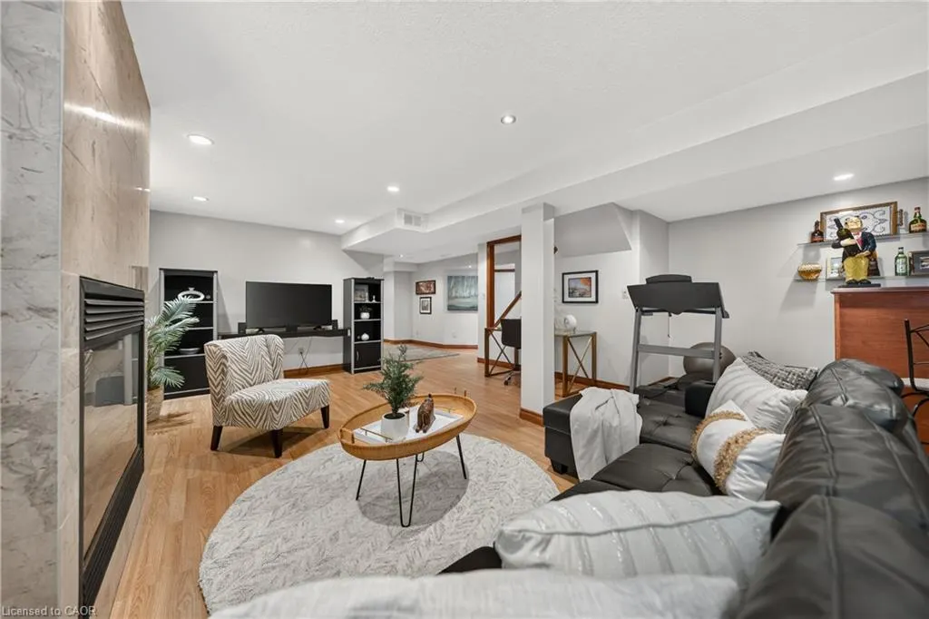 52 Archwood Crescent