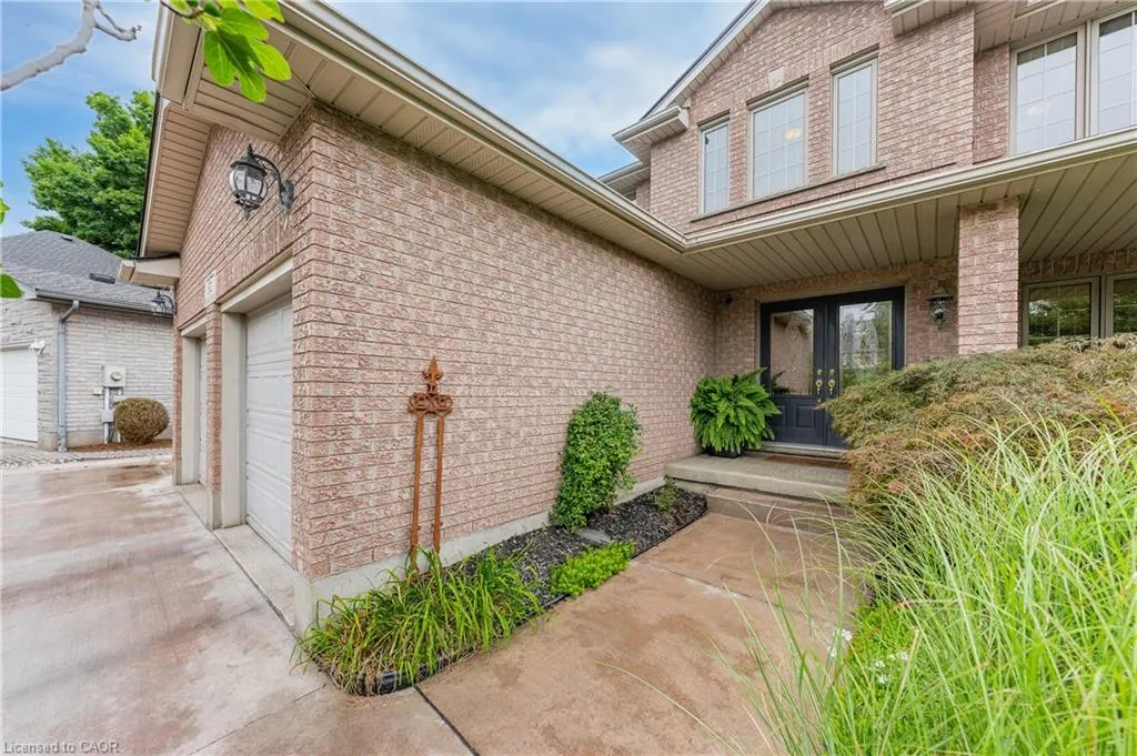 52 Archwood Crescent