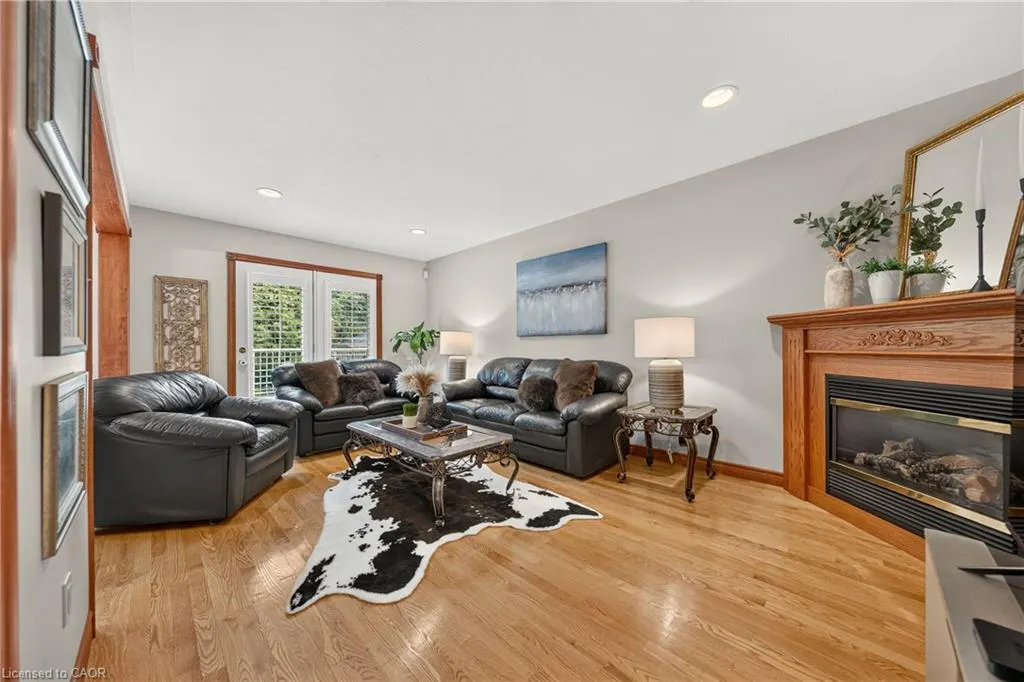 52 Archwood Crescent