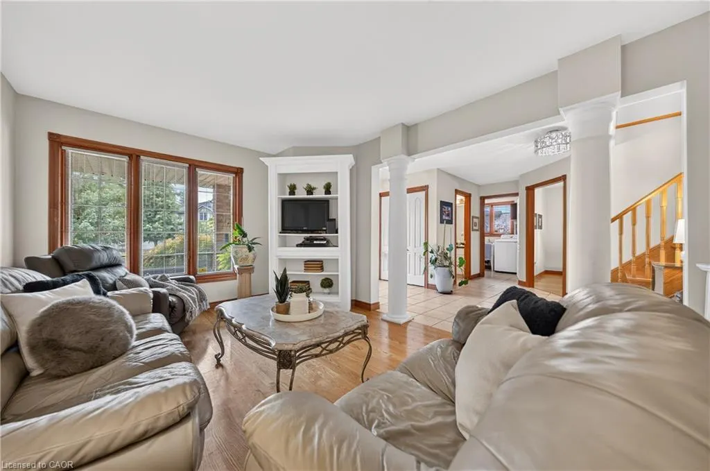 52 Archwood Crescent
