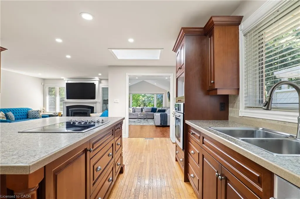 648 Bayhampton Crescent