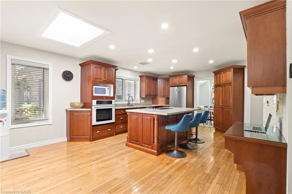 648 Bayhampton Crescent