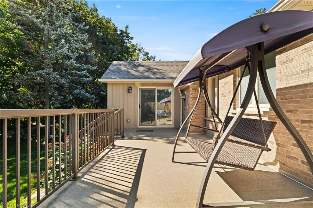 648 Bayhampton Crescent