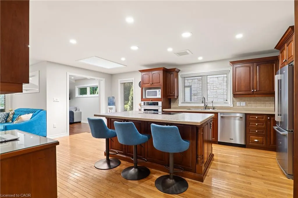 648 Bayhampton Crescent