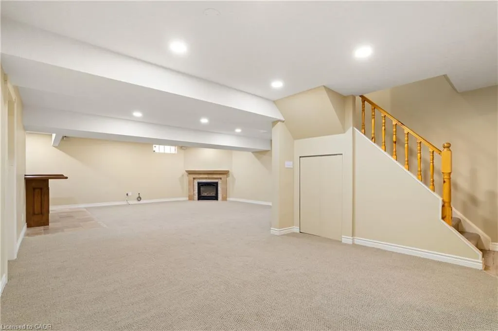 648 Bayhampton Crescent