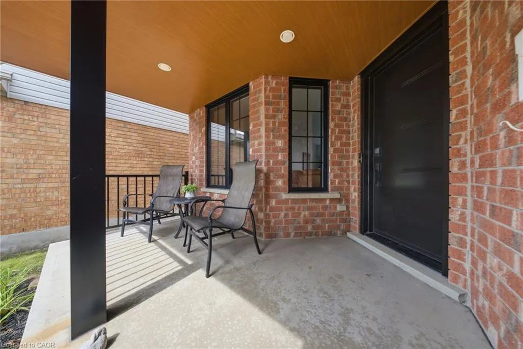 19 Boulder Crescent