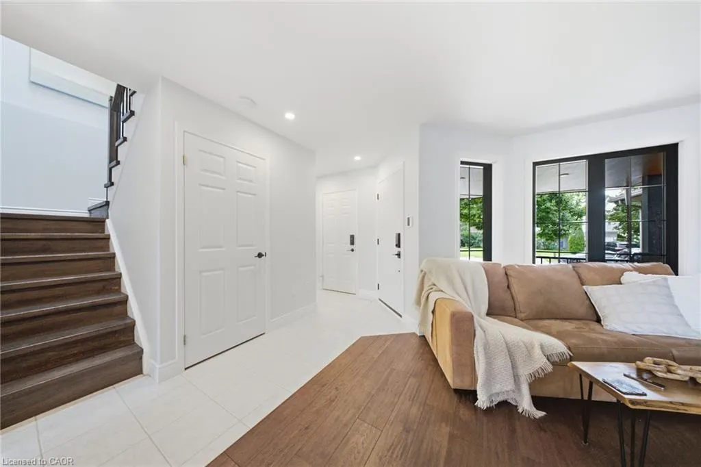 19 Boulder Crescent