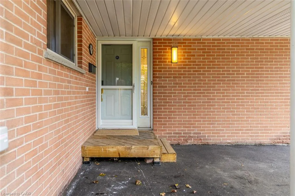 2697 Hollington Crescent