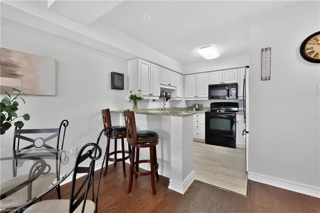 221 Robinson Street #211