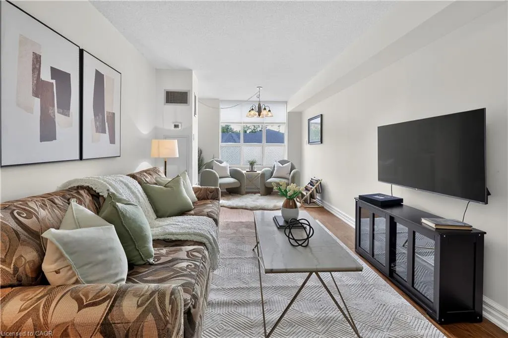 221 Robinson Street #211