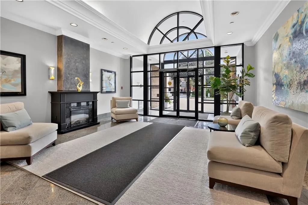 221 Robinson Street #211