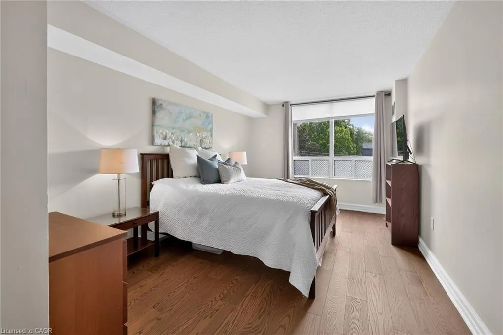 221 Robinson Street #211