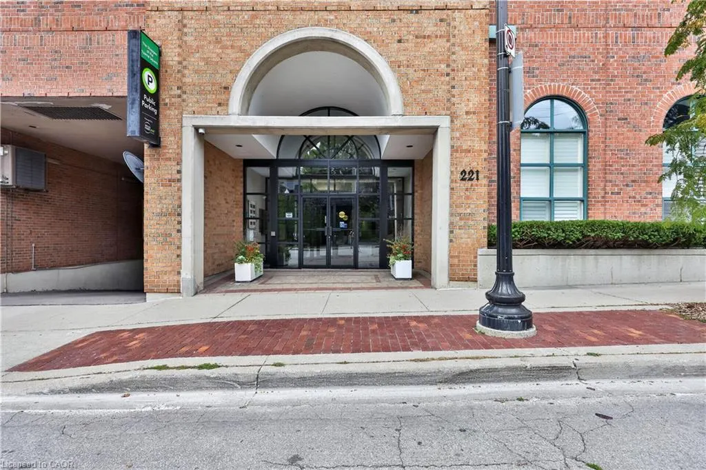 221 Robinson Street #211