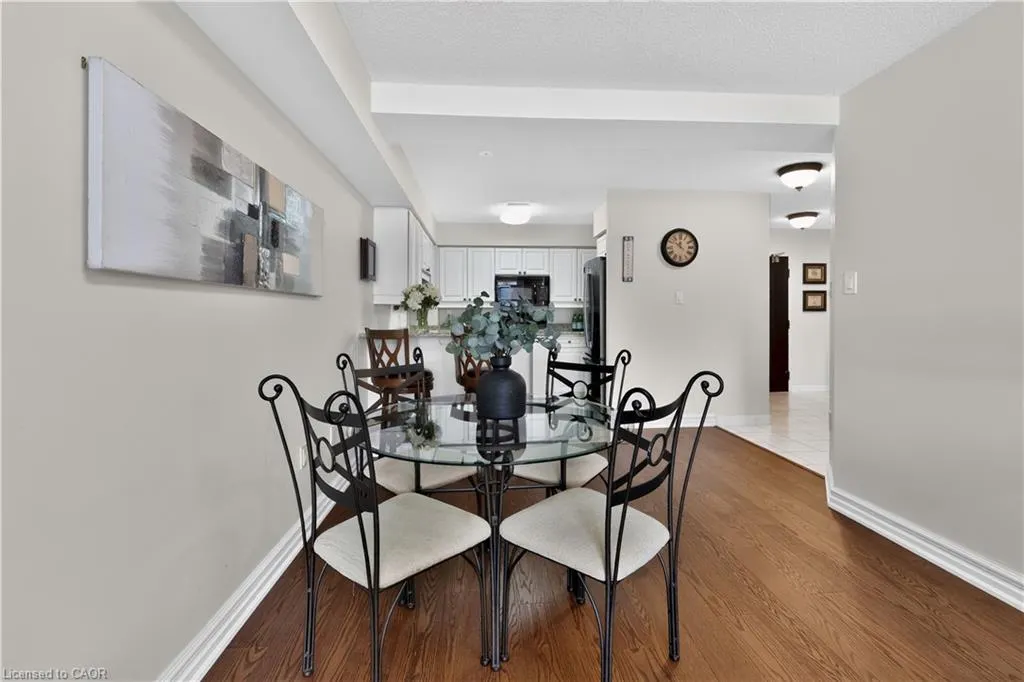 221 Robinson Street #211