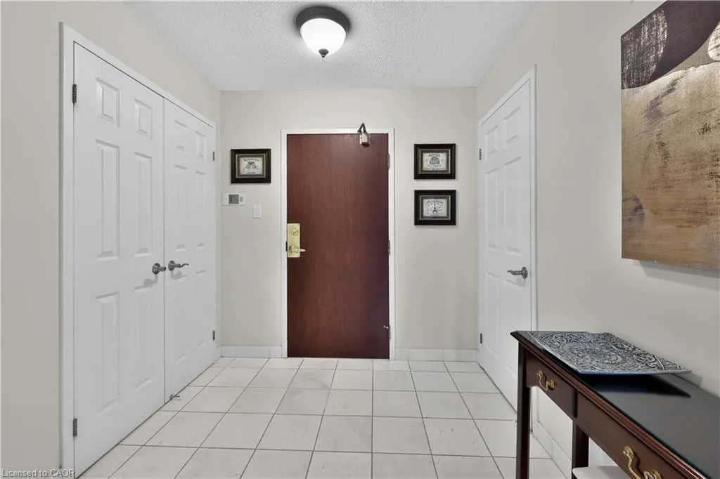 221 Robinson Street #211