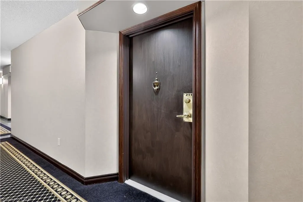 221 Robinson Street #211