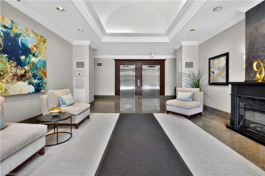 221 Robinson Street #211