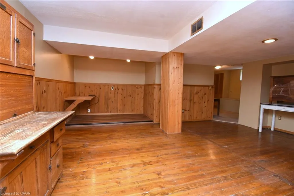 23 Bond Street S