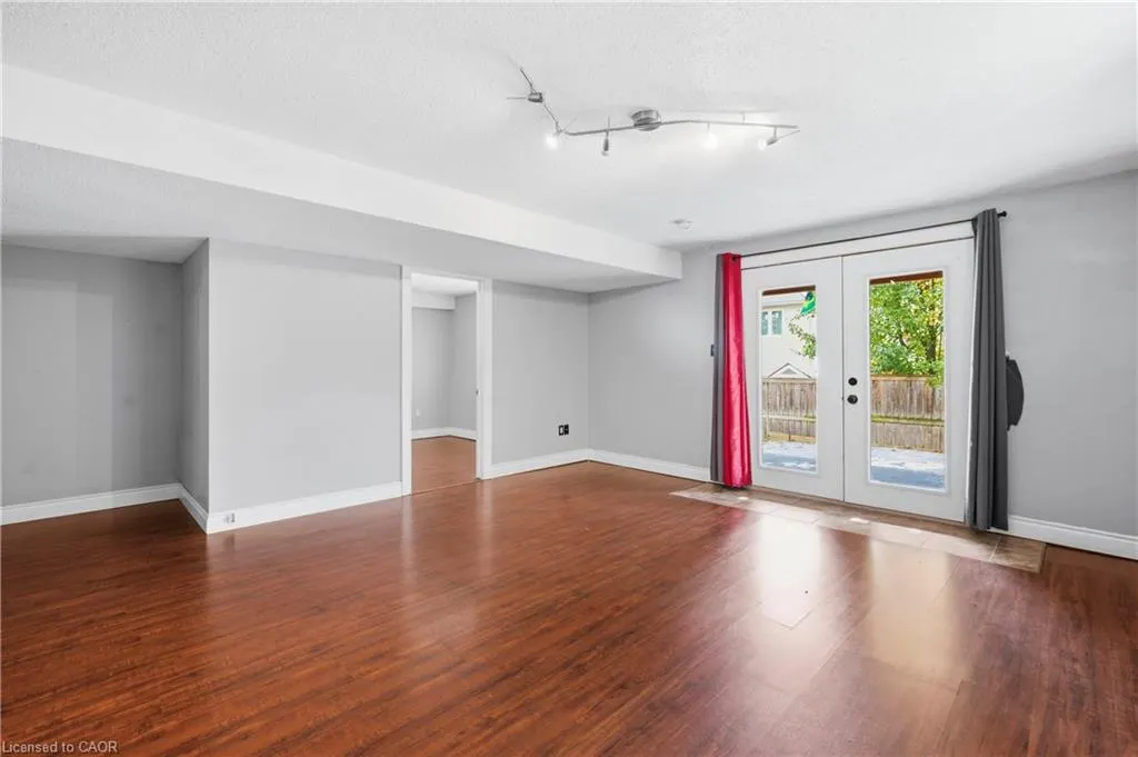 324 Beaumont Crescent