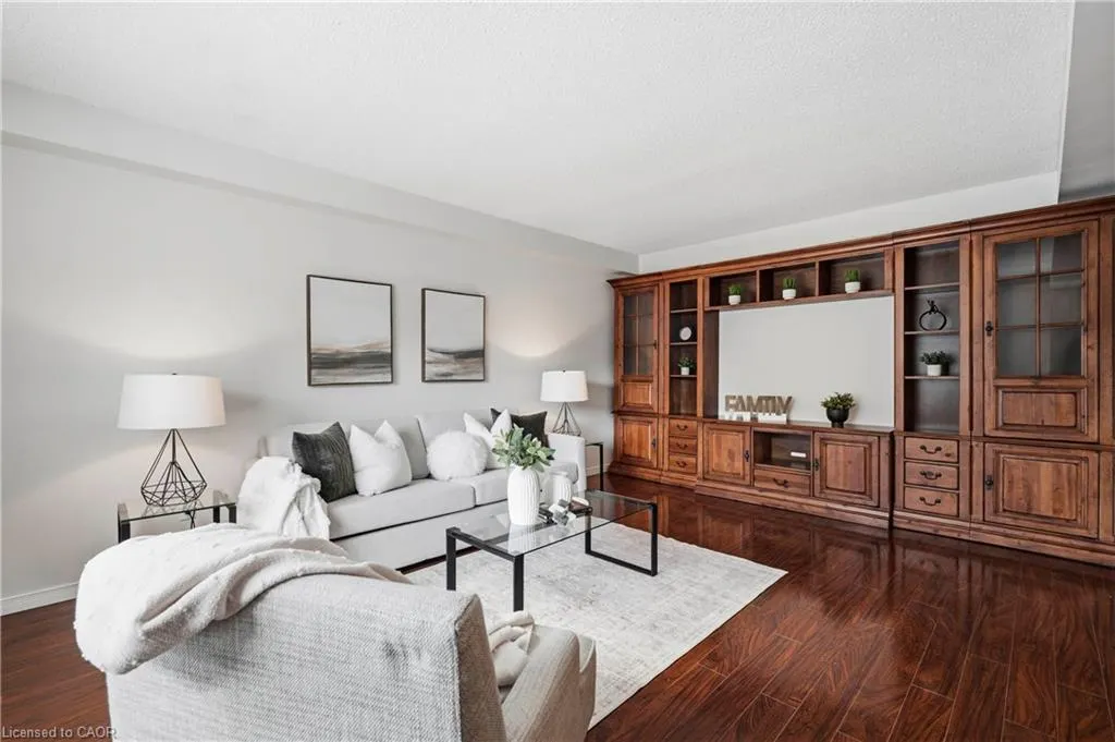 324 Beaumont Crescent