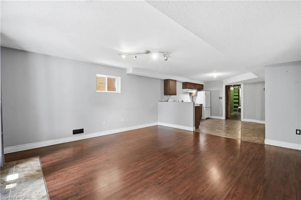 324 Beaumont Crescent