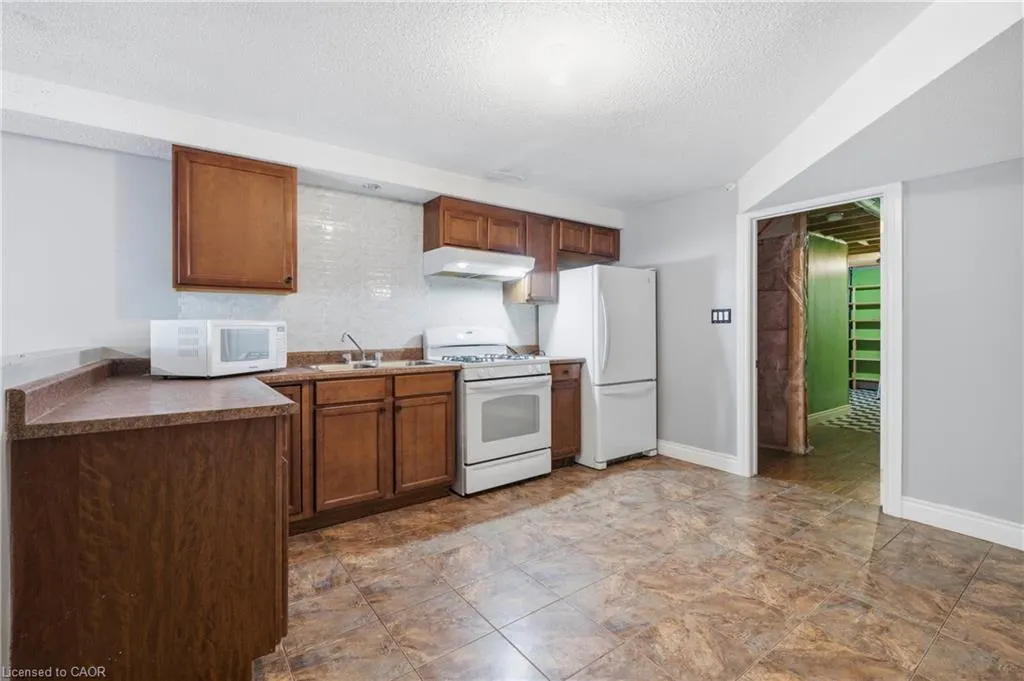 324 Beaumont Crescent