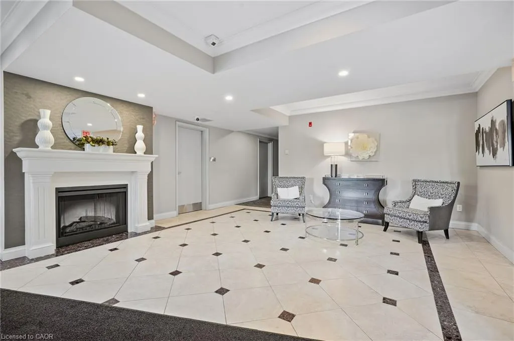 390 Upper Middle Road #301