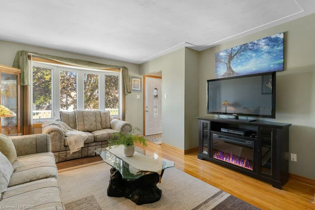 222 Thunderbird Drive