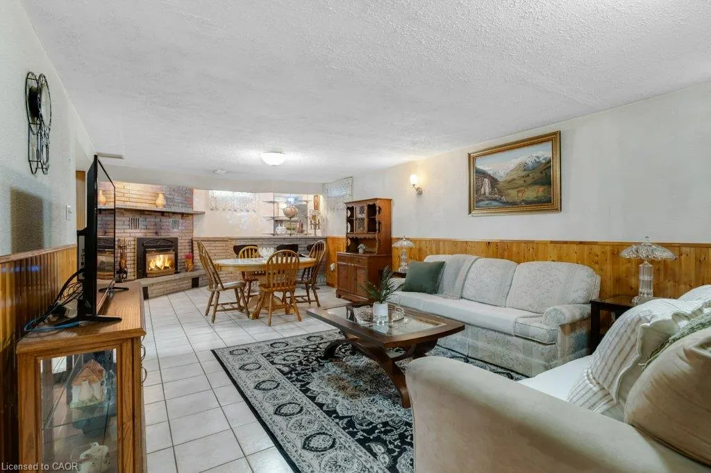 222 Thunderbird Drive