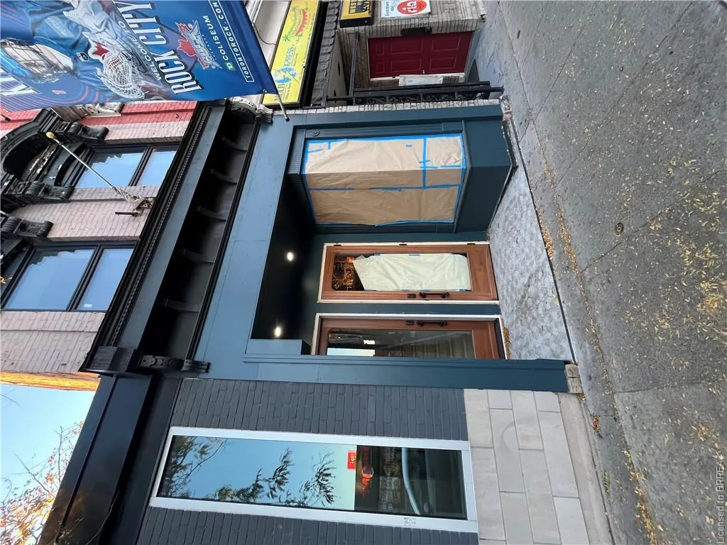 161 James Street N