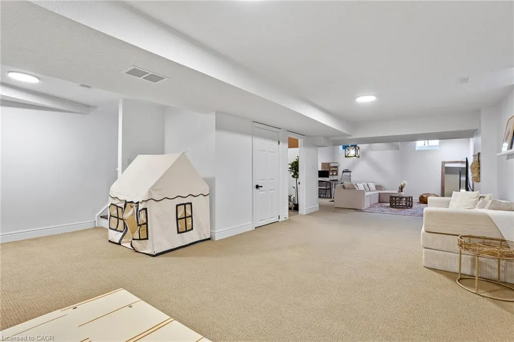 253 Upper Mount Albion Road
