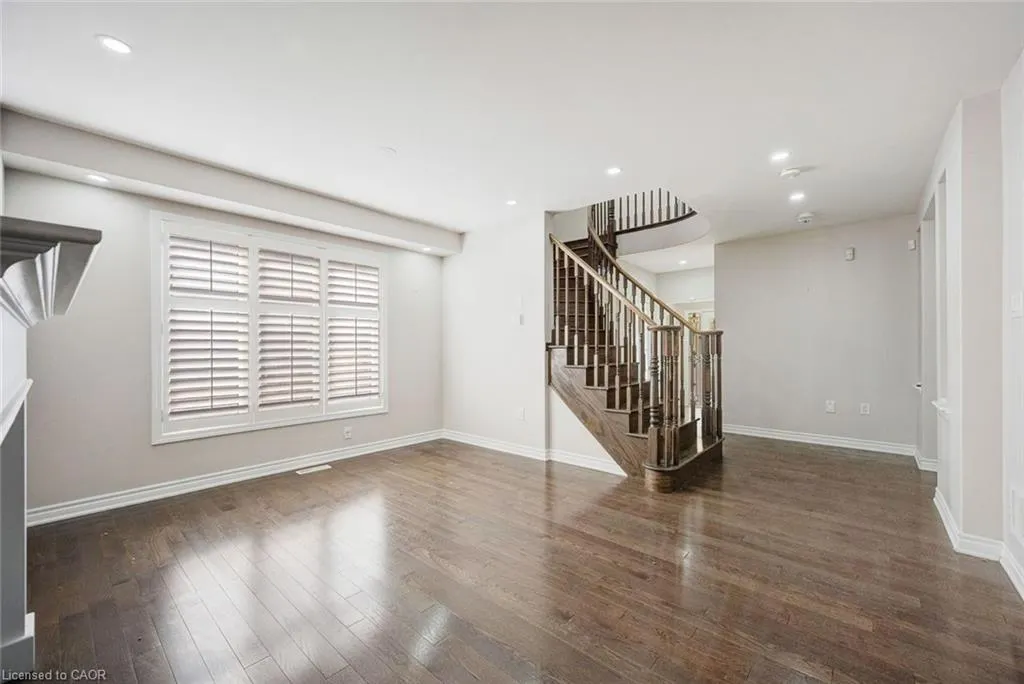 358 Laundon Terrace